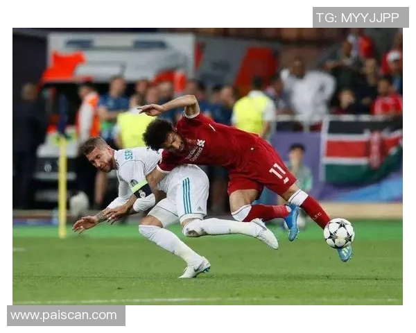 足球明星肘击事件视频曝光引发热议球迷反应不一 足球明星肘击事件视频曝光引发热议球迷反应不一